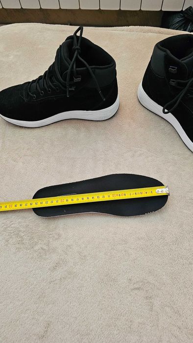 Дамски спортни боти