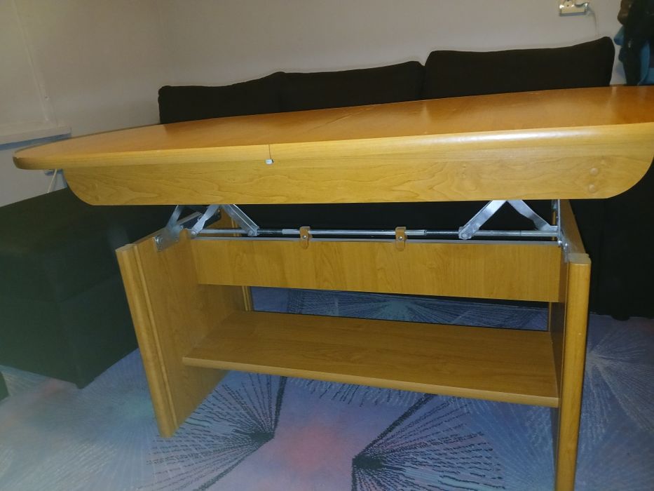 Маса 3 във едно холова трапезно и разтегателна.