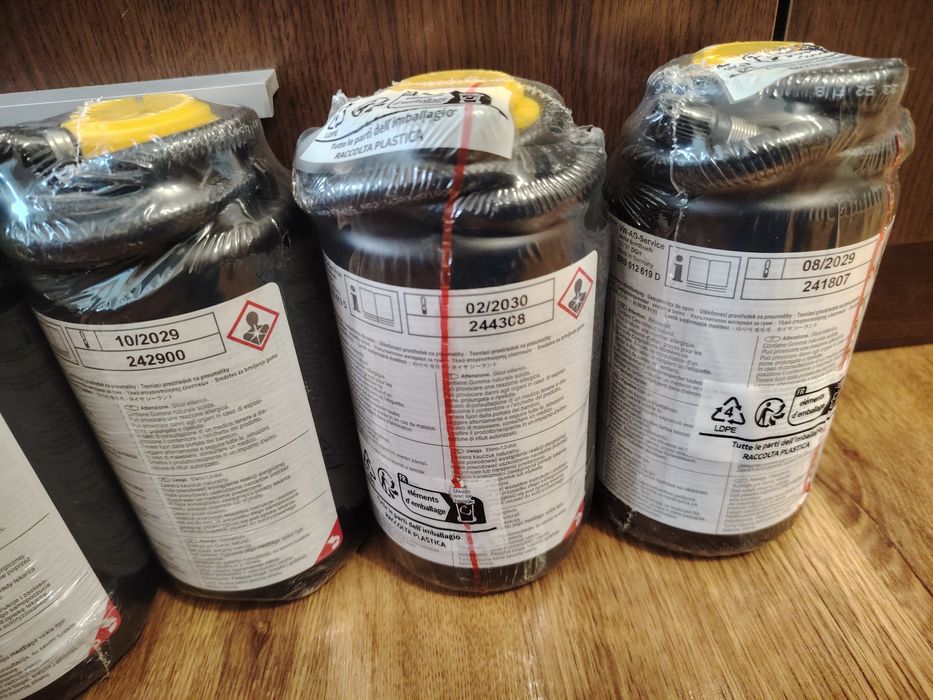 Уплътнител за гуми (течност за спукани гуми).