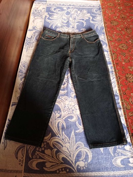 Продам мужские джинсы