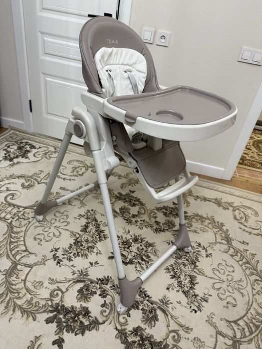 Продам кресло для кормления Tomix