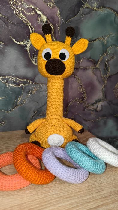 Вязаная пирамидка Жираф