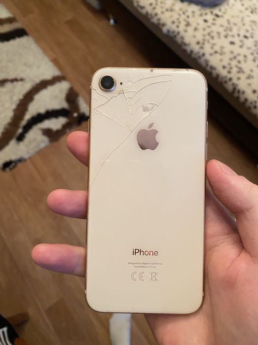 Iphone 8 разбит, на перепродажу