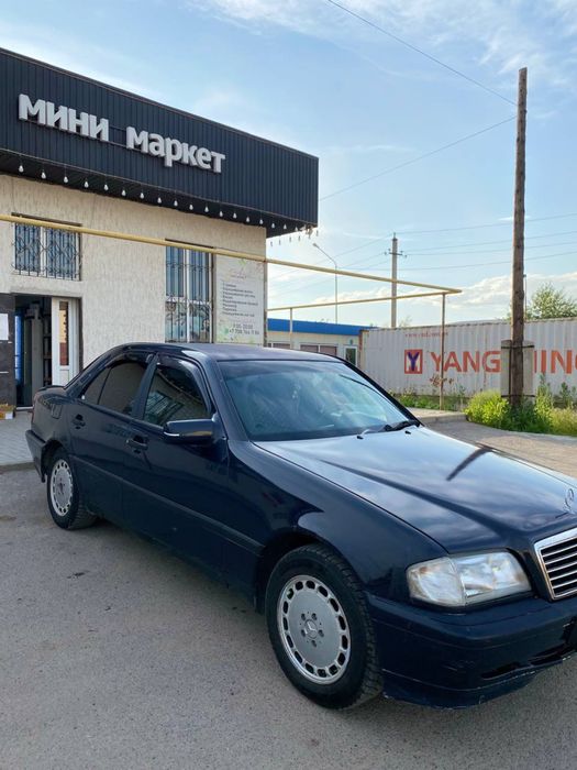 Продам машину мерседес 180