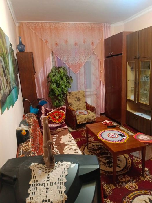 Чирчик 8 м/р 1х 38 кв/м Нархи 25.000$ Бош толов ва паспорт бн Ипотека