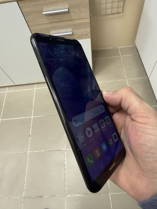 Huawei Y7 (2018) 2/16gb - отличен