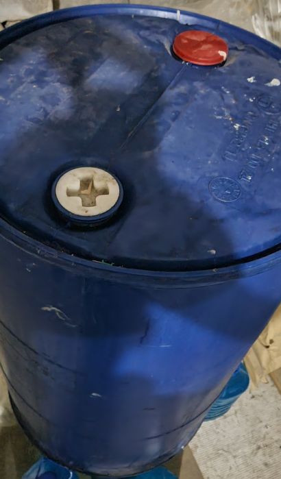 Продам б/у 200 л пластиковые бочки