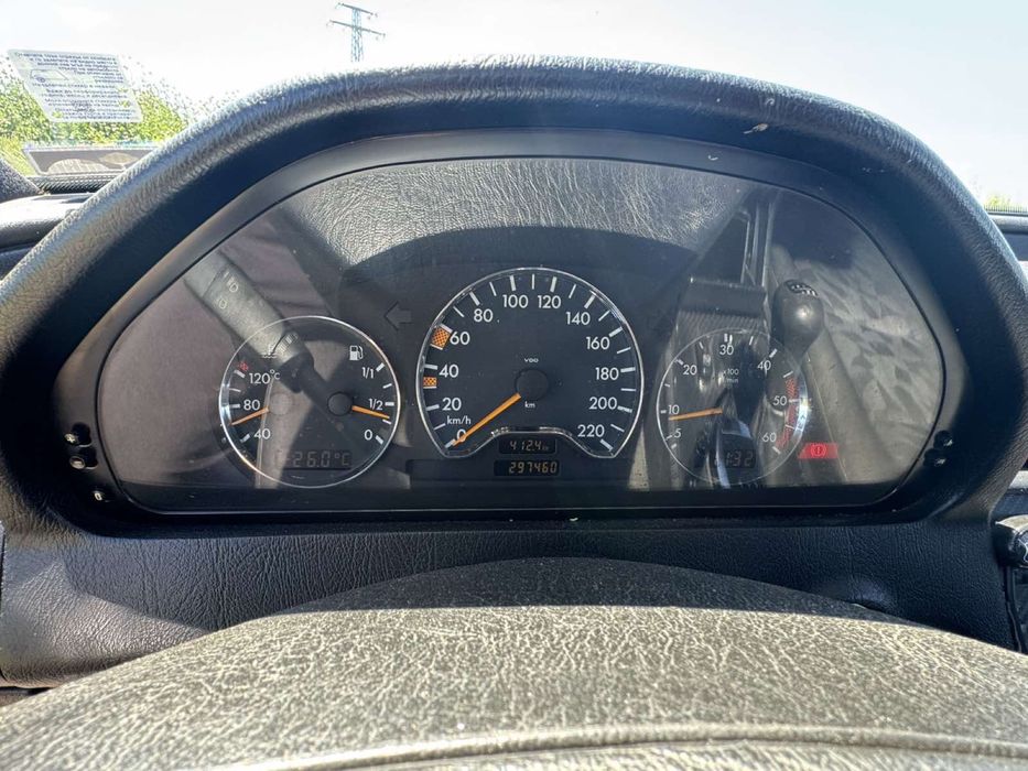 Продава се мерцедес С220