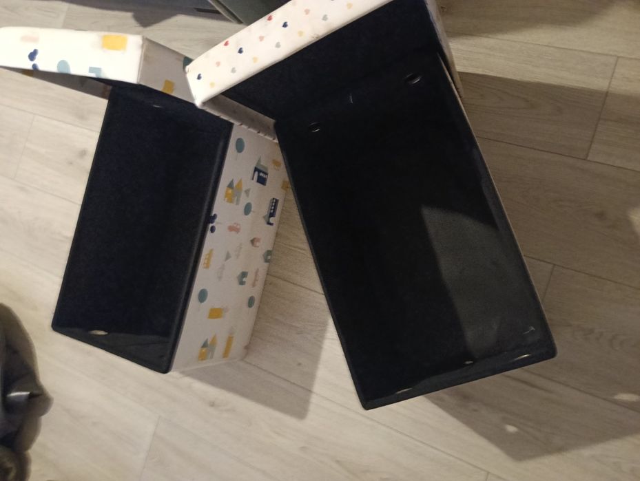 2 Cutii pentru depozitare diverse. La 25 lei.