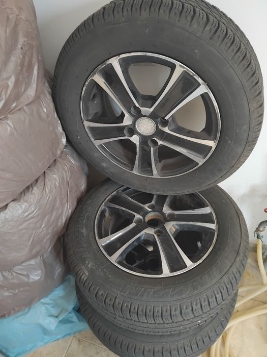 Set jante pe 175/65 R14 cu anvelope