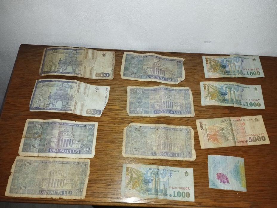 Vând bancnote ultimele două sunt cadou, pentru ce-i care vin după ele