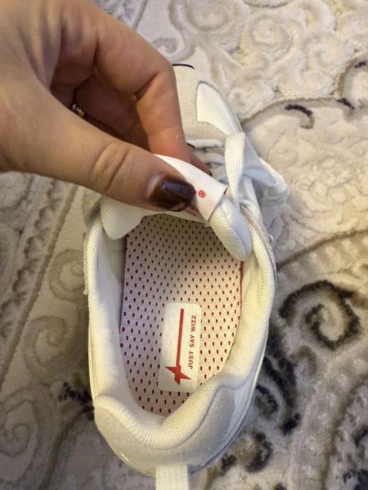 Adidasi just say wizz