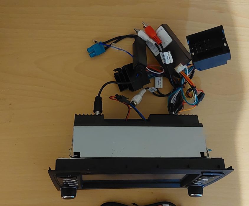 Мулти медия за кола