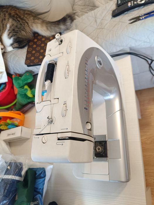 Продам швейную машину Bernette E66