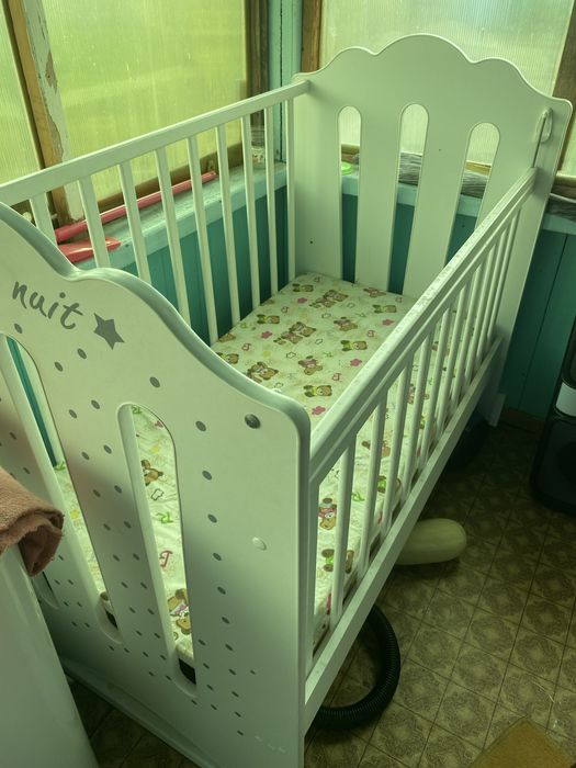 Продам кроватку маятник