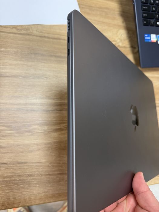 MacBook Air M28GB