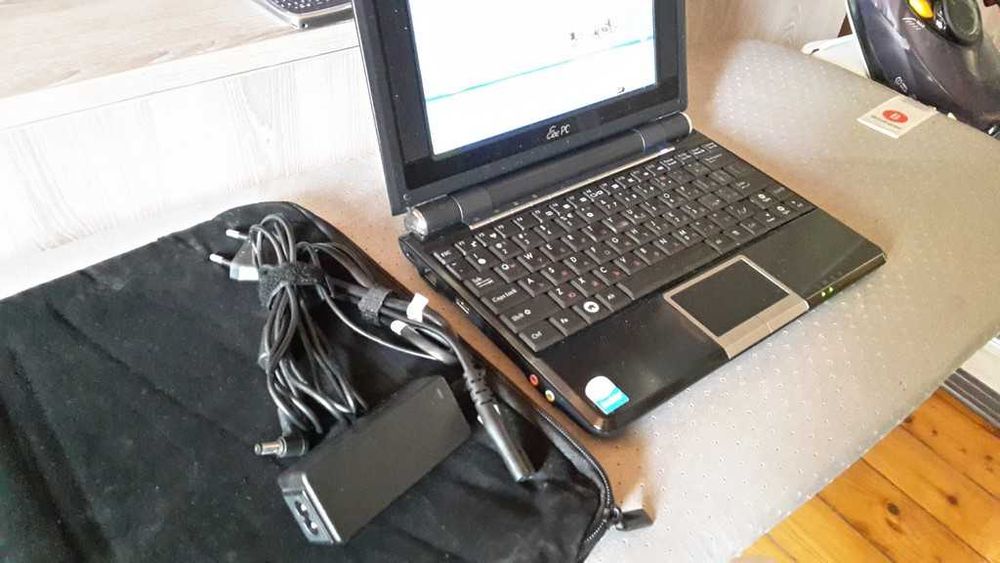 Лаптоп Asus Eee PC 904HD-бартер за радиокасетофон