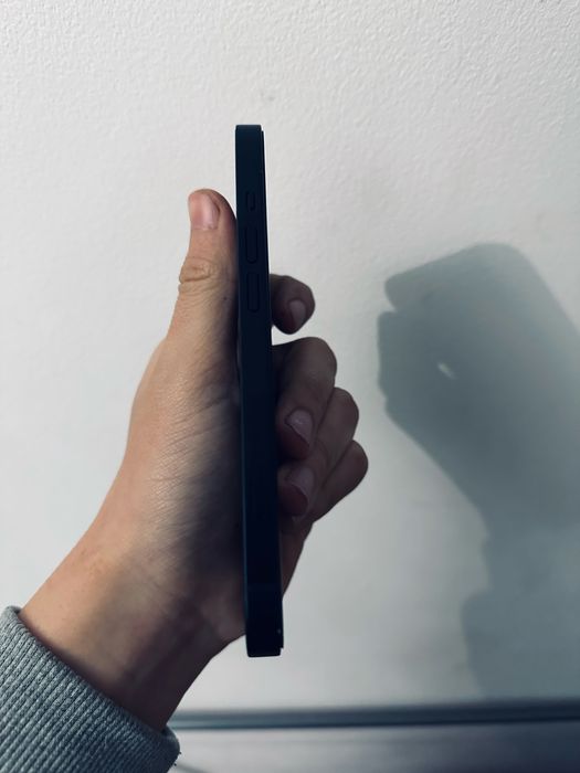 Продам айфон 13