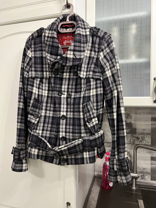 Късо вълнено палто