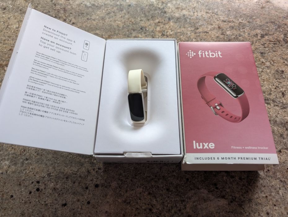 Фитнес гривна Fitbit Luxe