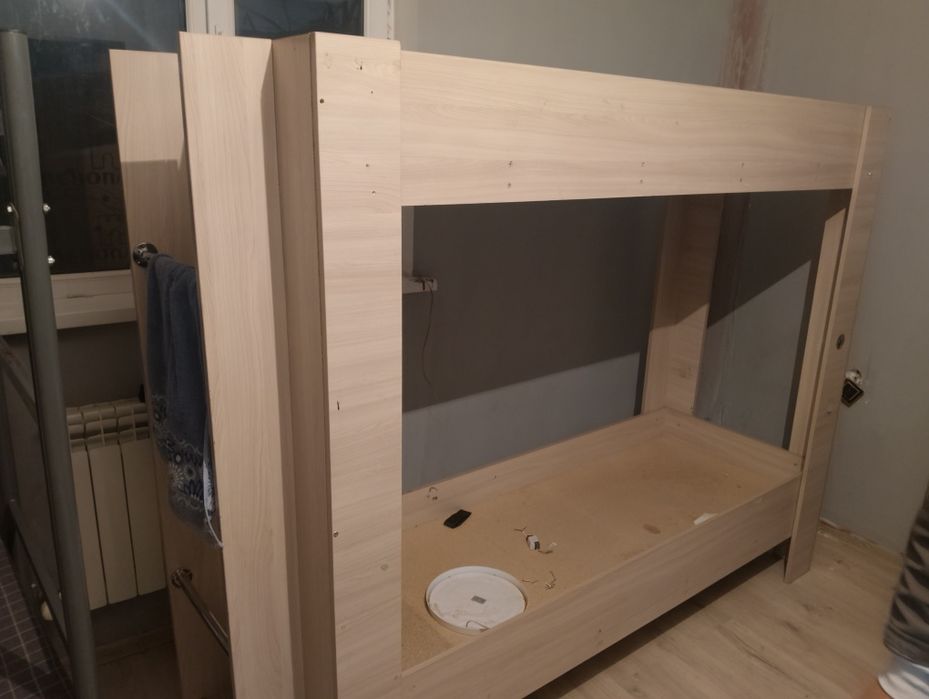 Продаеться двух яростный кровать есть две