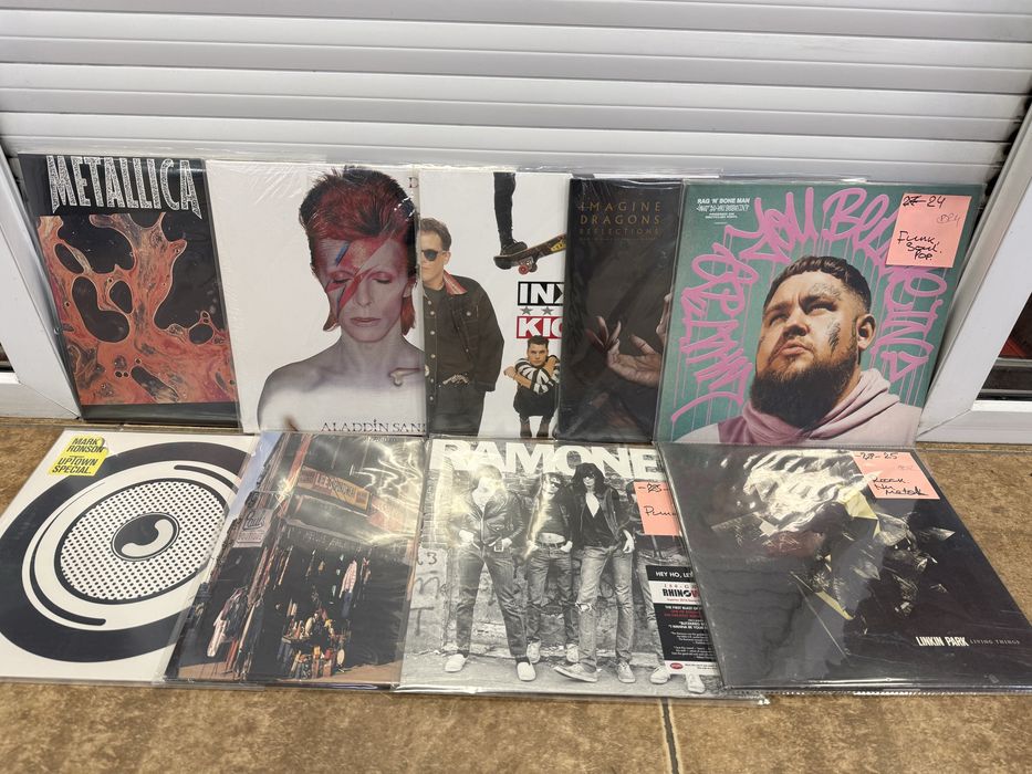 Виниловые пластинки Западного и Российского производства( 2000 шт)!