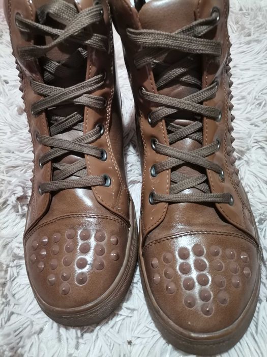 Дамски спортни обувки