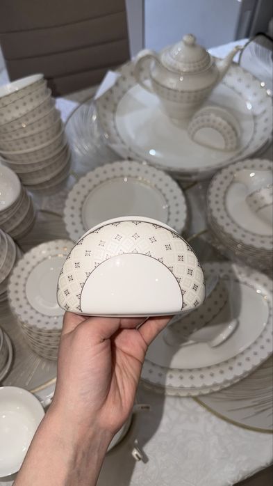 Продам форфоровый сервиз