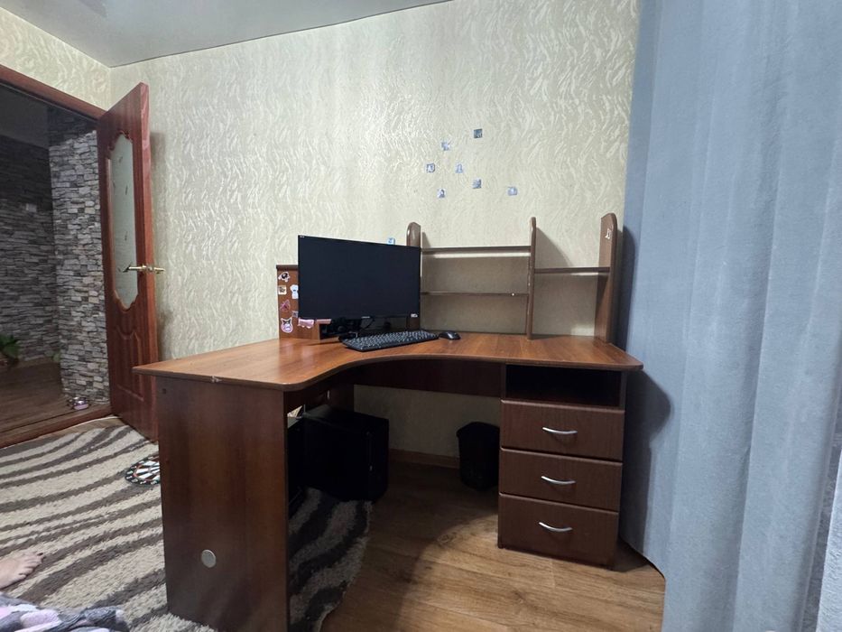 стол,в хорошем состоянии