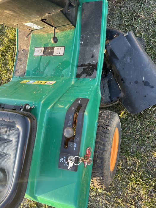 Tractoras tuns iarba