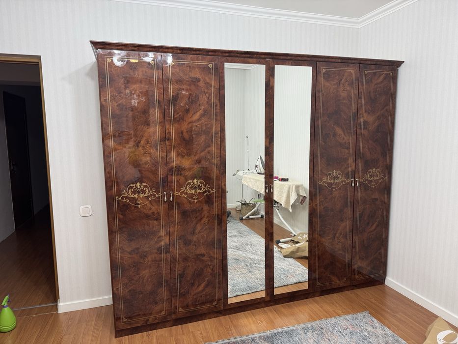Продам спальный гарнитур.