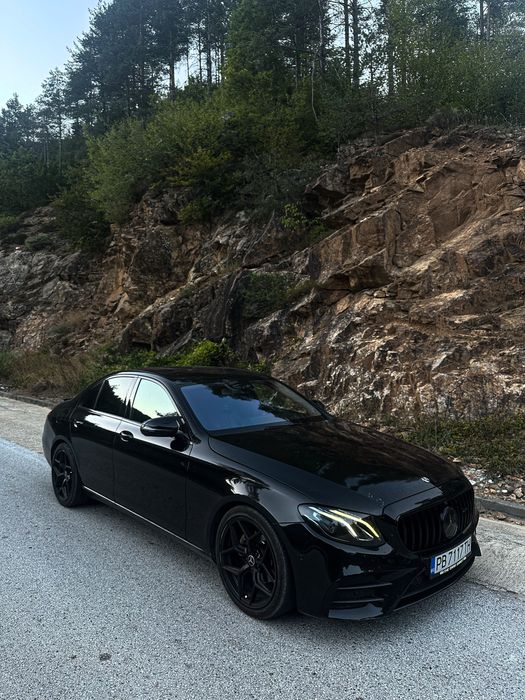 Mercedea-Benz E220