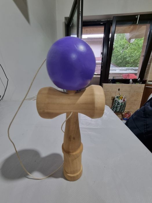 Kendama clasica din lemn cu bila mov