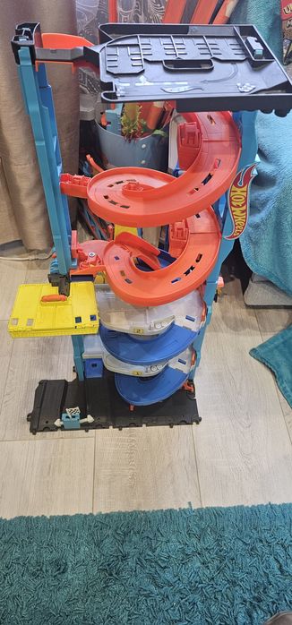 Hot wheels писти и колички