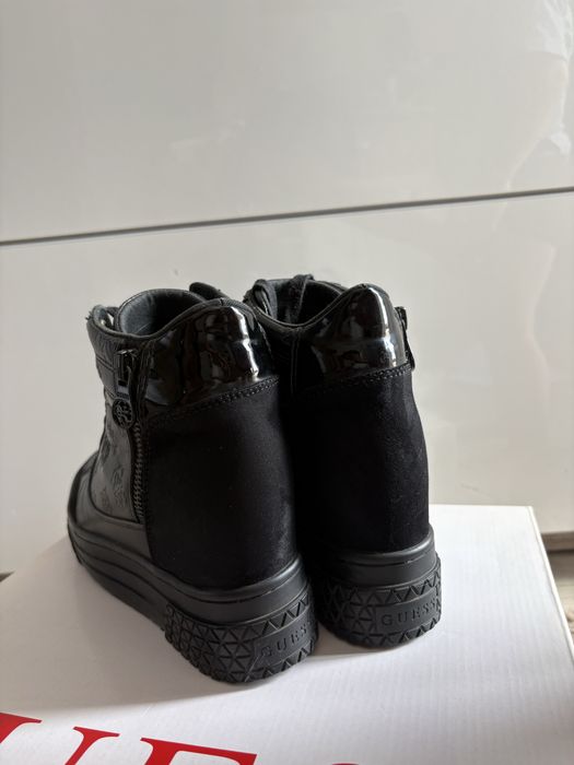 GUESS, кецове на платформа