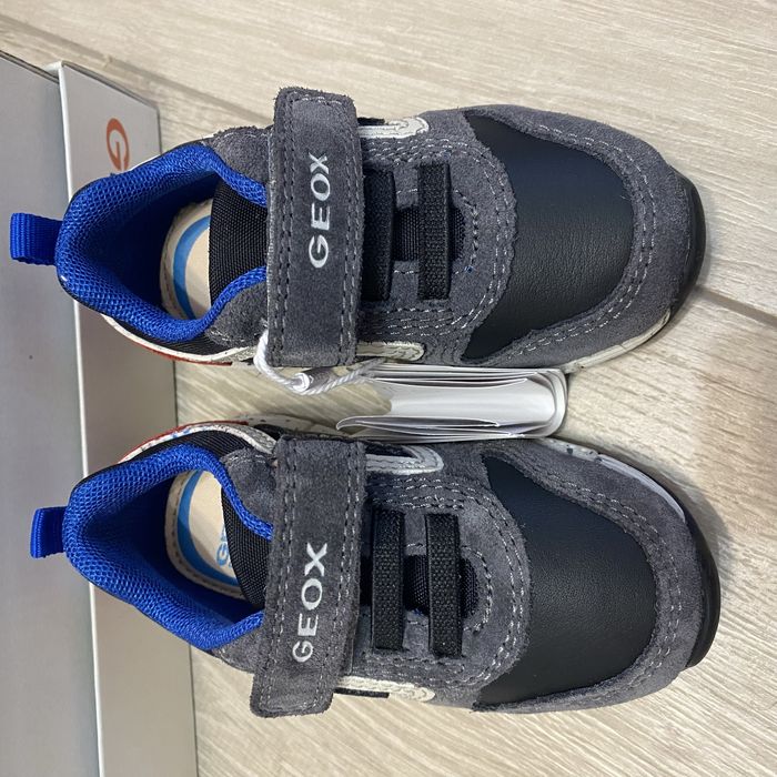 Бебешки сандали и маратонки Geox, чисто нови