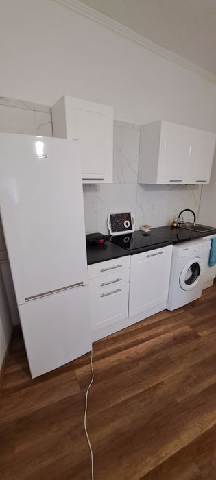 Cazare ultracentral apartament cu dormitor, living, bucatarie.