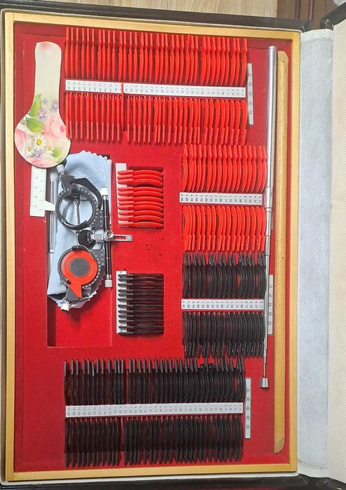 Куфар със стъкла за очен преглед