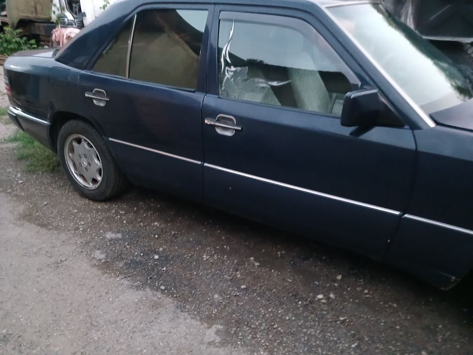 Продам авто Мерседес бенз 124