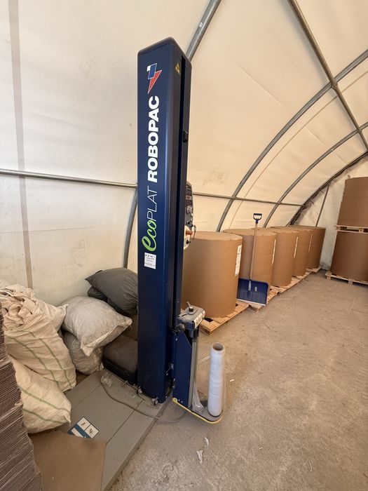 Mașină de înfoliat paleți Robopac Ecoplat Plus FRD – aproape nouă
