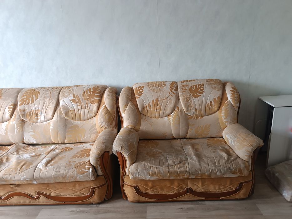 Уголок ,диван с креслом