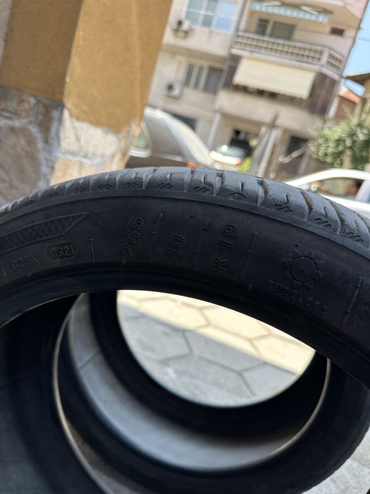 245/40/19 Летни гуми 2бр