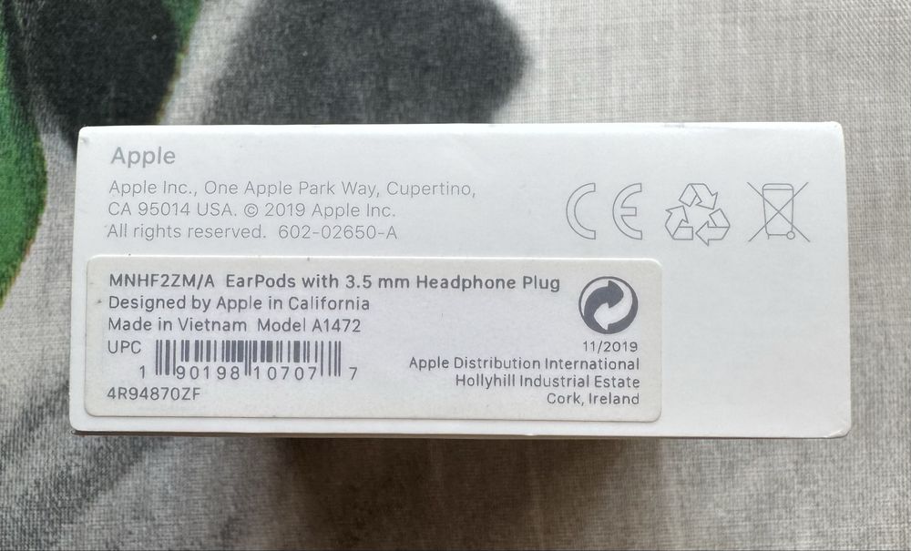 Продам наушники Earpods