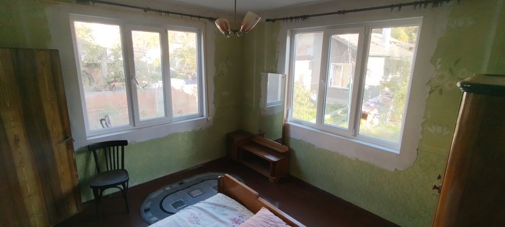 Продават се две къщи в жк. Църква, гр. Перник