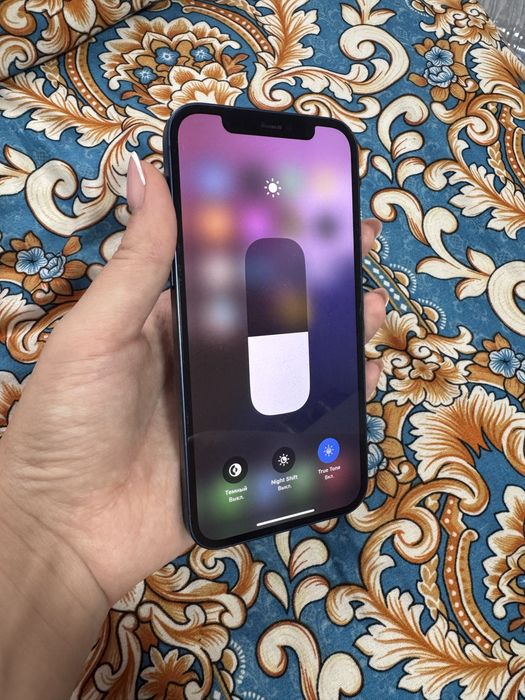 Айфон 12, 128гб без коробки.