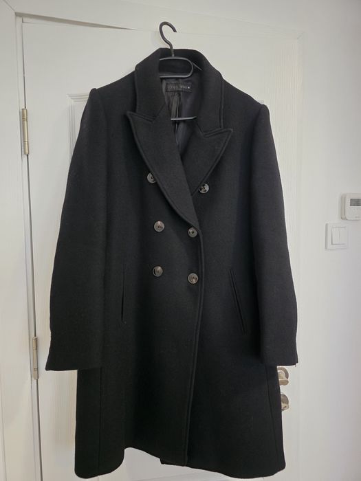 Палто с двуредно закопчаване на ЗАРА