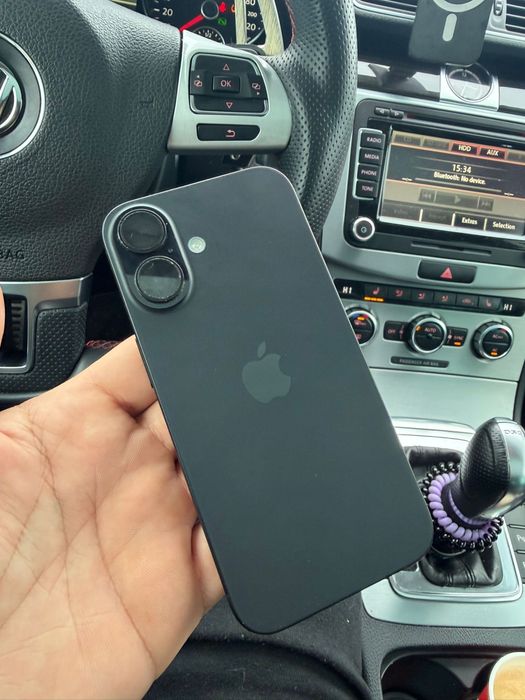 iPhone 16 - Black