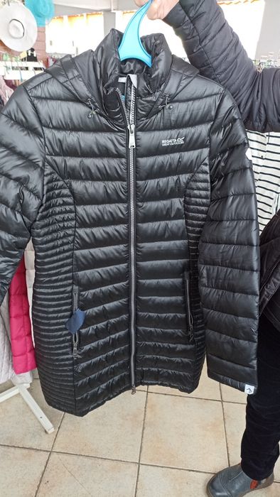 Продам фирменную куртку -пуховик.