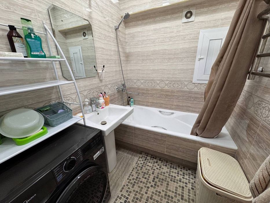 Продаётся Метро Ойбек 4-х евро ремонт 96м2