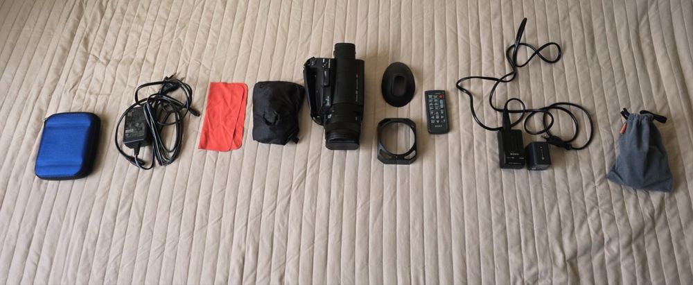 4K HDR видеокамера SONY FDR-AX700